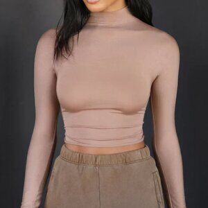 SOLD OUT Joah Brown Cropped Mock Neck Long Sleeve – Black XS/S